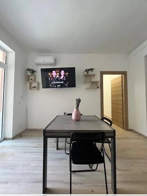 Villa Milano Apt. N. 2 0*, Milan Italy